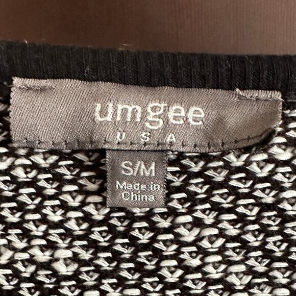 UMGEE | Black and White Cozy Knit Kimono Wrap Shawl | Size Small/Medium - Picture 3 of 4